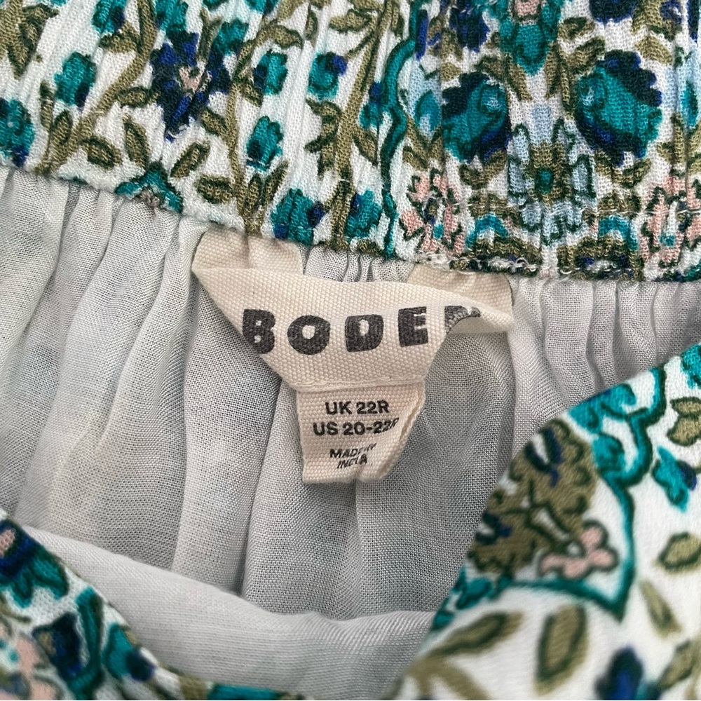 BODEN Crinkle Midi Skirt in Green Floral Plus Size - Picture 3 of 7